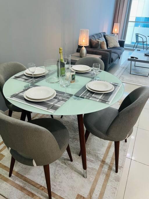 1 Bed Apartment With Sea View, Pool, Gym & Free Parking In Dubai Marina Exterior photo